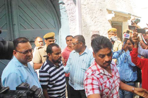 crime-story-corrupt-jailer
