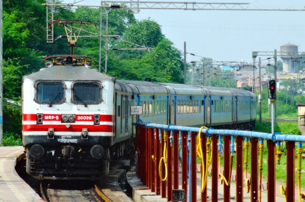 टिकट बुकिंग एप की तैयारी में भारतीय रेलवे, लोगों को होगी आसानी