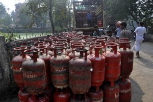 सस्ते गैस सिलेंडर चाहियें तो अपनाएं ये कारगर उपाय