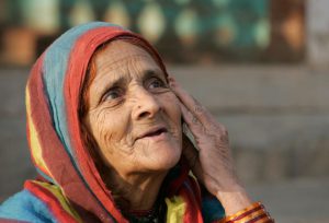 बहुएं नहीं बेटे करते हैं 80 फीसदी बुजुर्गों का उत्पीड़न, सर्वे में खुलासा