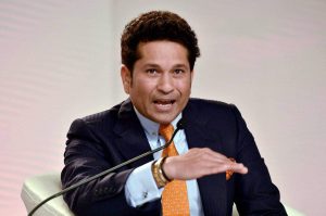 बाइक पर बैठी महिला को देख सचिन ने रोकी कार और कह दी ये बात