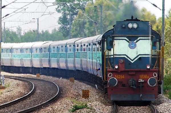 रेलवे की नई योजना, बर्थ खाली होने पर मिलेगा 50 प्रतिशत तक का छूट