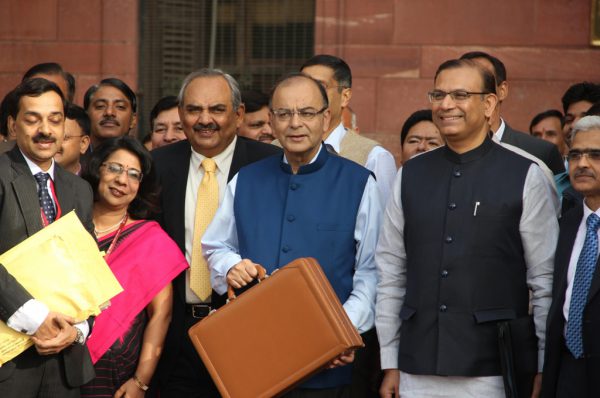 बजट 2018 : डायरेक्ट टैक्स में मिल सकती है छूट