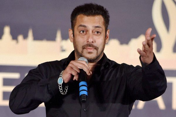 ‘रेस 3’ के सेट पर हथियारबंद शख्स के आने से मचा हड़कंप