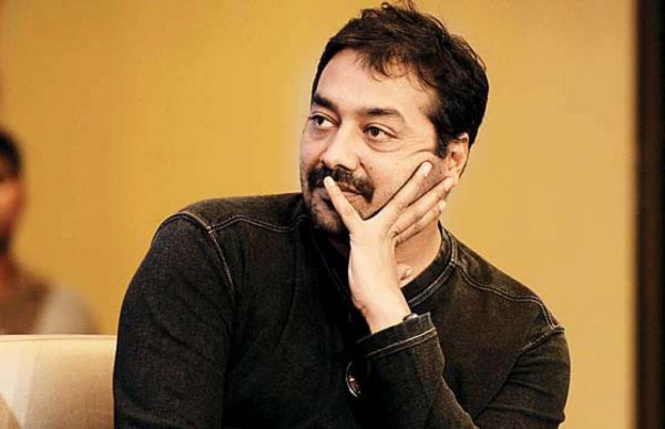 शूटिंग के दौरान इस अभिनेत्री की गोद में बैठे दिखे अनुराग कश्यप