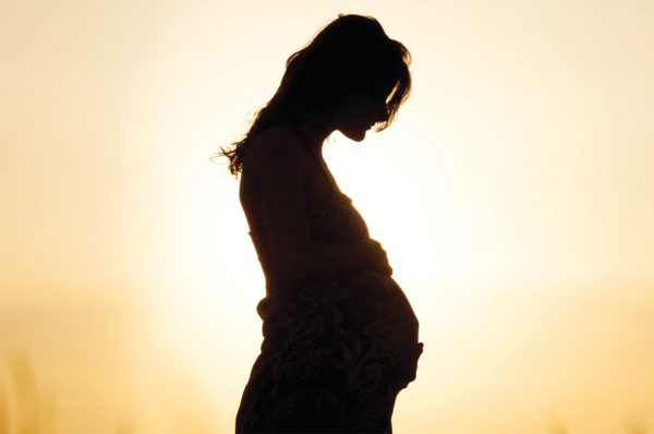मेरी पत्नी प्रैग्नेंट है लेकिन कोरोना कि वजह से वो हर वक्त डिप्रैशन में आ जाती है क्या करें?