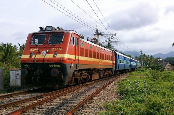 ट्रेन में सफर के दौरान मशहूर रेस्टोरेंट से खाना मंगा सकेंगे यात्री