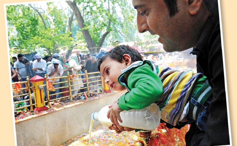 पोंगापंथ : बच्चों को अंधविश्वासी मत बनाएं