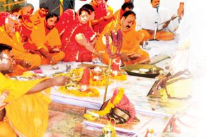 social pranpratishtha swarth sadhne ka pakhandi tarika