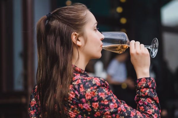 क्या होगा जब बहू पिए सिगरेट और शराब?