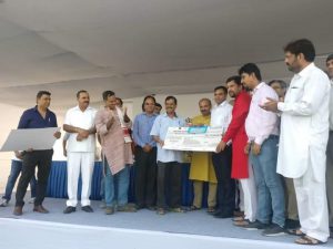 kejriwal-felicitates-asian-games-silver-medallist-deepak-kumar