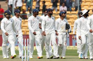 राजकोट टेस्ट : मेहमानों की हालत हुई पतली
