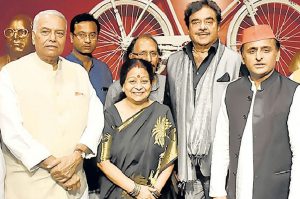 Shatrughan Sinha, Yashwant Sinha share dais with SP president Akhilesh Yadav