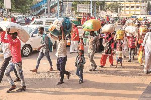 गुजरात हिंसा : घिनौनी राजनीति की भेंट चढ़ते हिंदी भाषी, आखिर दोषी कौन?