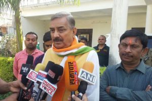 हमने उनको पीएम बनाया, वो हमें भगा रहे हैं : प्रमोद तिवारी