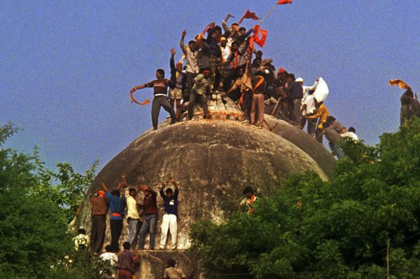 वोट राजनीति में धर्म-जाति