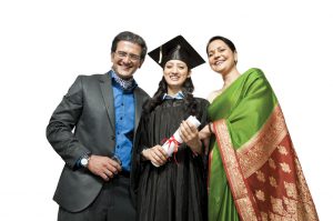 पेरैंट्स से दूरी नहीं बढ़ाएं नजदीकियां