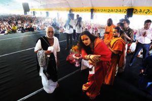 Morari-Bapu-visits-Kamathipura-invites-sex-workers-for-ramayan