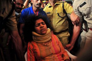 मंदिर प्रवेश नहीं, धर्म की बेड़ियां तोड़ने का साहस करो कनकदुर्गा