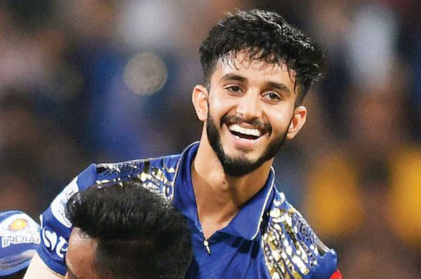 मयंक मार्कंडेय : पहले थे तेज गेंदबाज़, अब बन गए स्पिनर