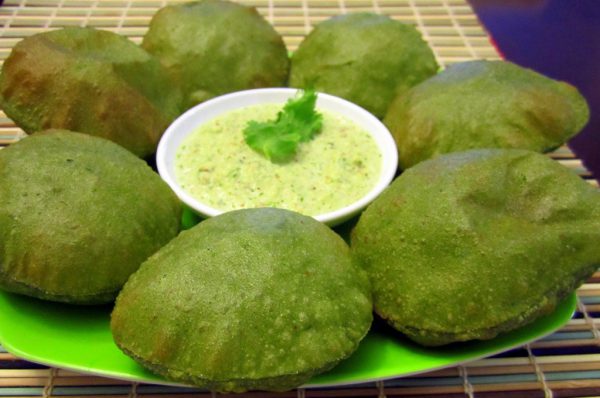 पालक पूरी रेसिपी