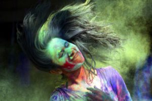 होली से पहले बालों को दें स्पेशल Oil ट्रीटमेंट