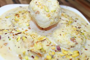 Holi Special: होली पर बनाएं ये टेस्टी रसमलाई