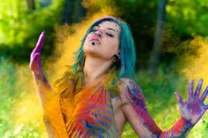 Holi Special: होली में रंग खेलने के लिए क्या पहनें