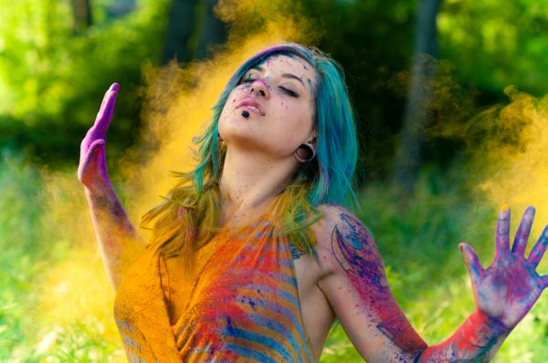 Holi Special: होली में रंग खेलने के लिए क्या पहनें