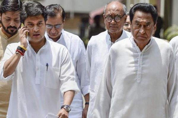 नाथ और सिंधिया के जाल में फंसे दिग्विजय सिंह