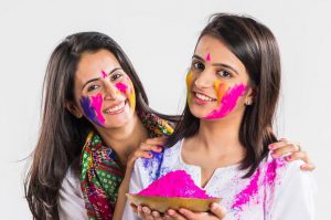 Holi Special: होली खेलने के बाद बेसन फेस पैक से पाएं निखार