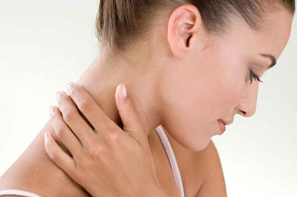 काली गर्दन को साफ करने के लिए अपनाएं ये 5 टिप्स