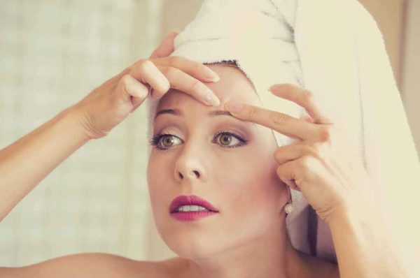 पिंपल से छुटकारा पाने के लिए अपनाएं ये 4 घरेलू टिप्स