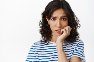 क्या आप भी नाखून चबाने के आदी हैं ?
