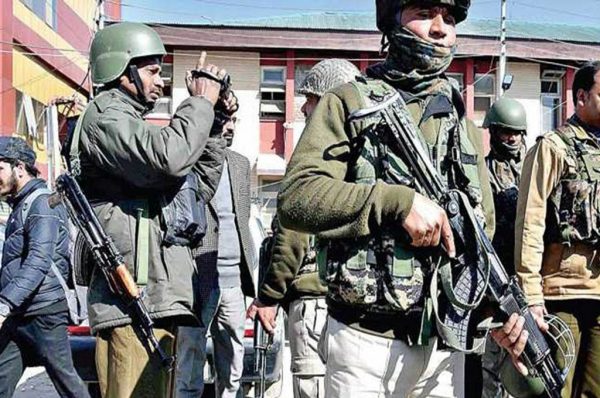 धारा 370 के खात्मे पर विपक्ष ने सरकार को घेरा