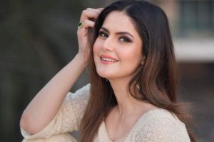 ‘स्ट्रेच मार्क्स’ पर ट्रोल हुईं जरीन खान तो अनुष्का शर्मा से यूजर्स को मिला करारा जवाब