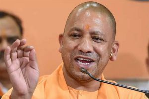 योगी के गले की फांस बन रहे स्वामी चिन्मयानंद