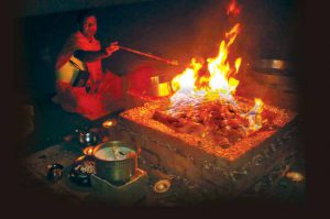 नए टोटकों से ठगी : मिर्ची यज्ञ और गुप्त नवरात्रि