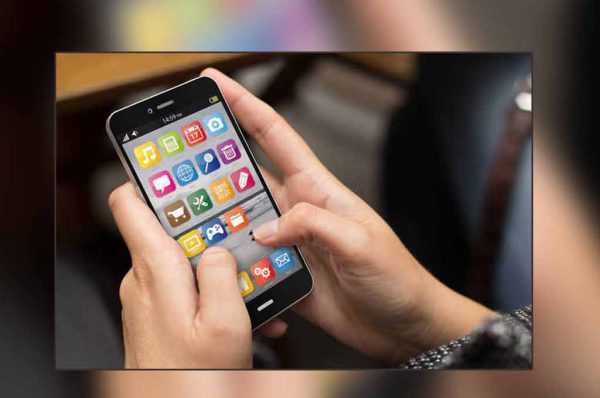 मैं 19 साल की हूं, मोबाइल फोबिया हो गया है, मैं क्या करूं ?
