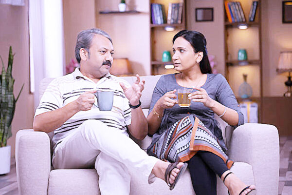मैं अपने बेटे की सिगरेट पीने की आदत के बारे में उसके पापा को बता दूं या नहीं ?