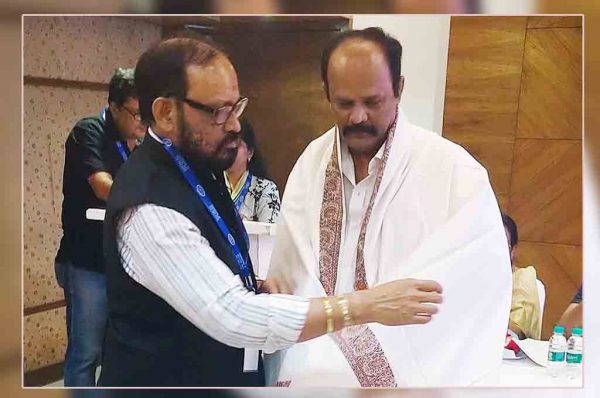 औल इंडिया फिल्म एम्प्लौयज कौंफीडरेशन की मुम्बई में हुई बैठक