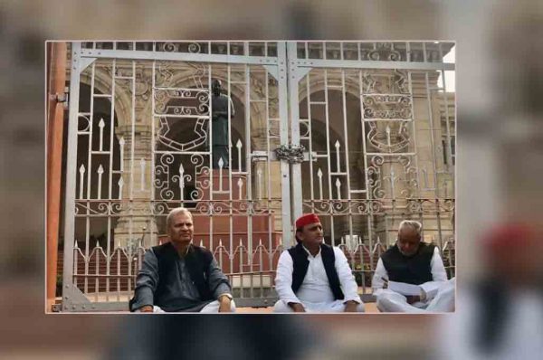 उन्नाव कांड : प्रेम कहानी की आड़ में वीभत्सता दबाने की कोशिश