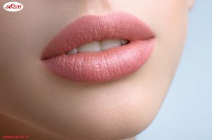 अपने LIPS की नमी और गुलाबी रंगत बढ़ाने के लिए ट्राय करें ये 10 TIPS