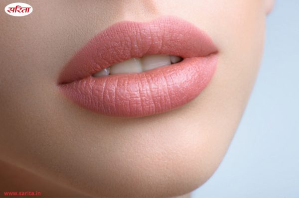 अपने LIPS की नमी और गुलाबी रंगत बढ़ाने के लिए ट्राय करें ये 10 TIPS