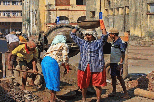 #coronavirus: दिहाड़ी मजदूरों का दर्द “भूखे मरने से अच्छा है बीमारी से मर जाएं ?”