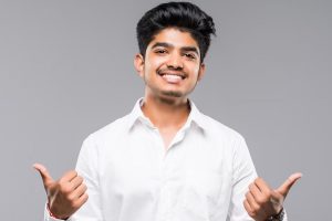 मुझे पड़ोस की विधवा चाची से प्यार हो गया है, अब मुझे क्या करना चाहिए?