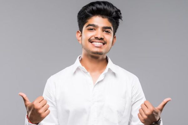 मुझे पड़ोस की विधवा चाची से प्यार हो गया है, अब मुझे क्या करना चाहिए?