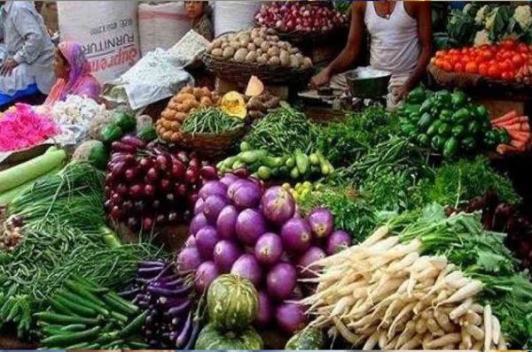सावधान रहें जागरूक बनें सब्जी बेचने वाले ही परोस रहे कोरोना