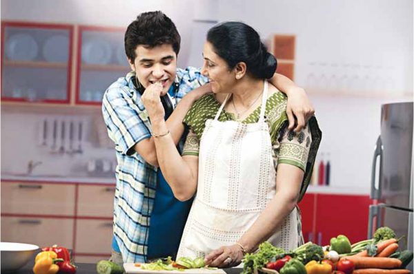 Mother’s Day 2023: क्या आप की मां सही भोजन ले रही हैं?