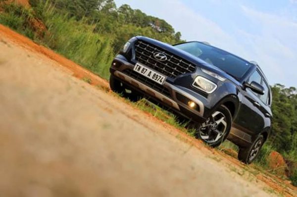 Hyundai #WhyWeLoveTheVenue:कंफेर्टबल साइज की वजह से वेन्यू बनी सबकी पसंद   